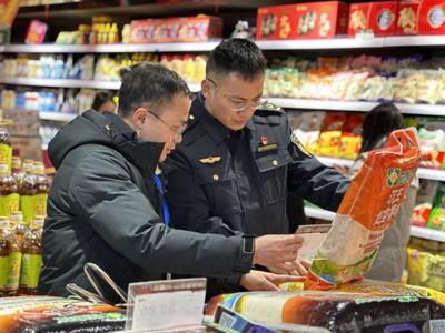 汶川縣市場監(jiān)管局開展節(jié)前蔬菜經(jīng)營食品安全大檢查，保障群眾餐桌安全