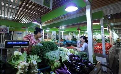 傍晚六點的蔬菜熱潮 石家莊人的“買菜時鐘”